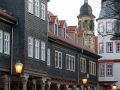 Arnstadt - historische Gebäude mit Arkaden am Marktplatz 