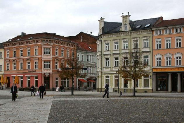 Meiningen im Thüringer Wald, historische Gebäude am Markt - Thüringen Meiningen im Thüringer Wald, historische Gebäude am Markt - Thüringen