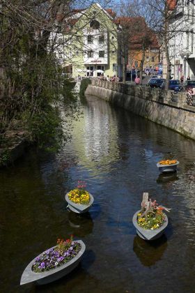 Der Fluss Gera an der Schlösserbrücke - Erfurt, Thüringen Der Fluss Gera an der Schlösserbrücke - Erfurt, Thüringen