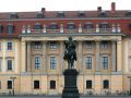 Das Carl-August-Denkmal und die Hochschule für Musik Franz Liszt - Weimar