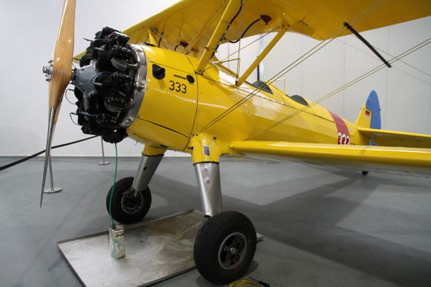 Boeing Stearman Doppeldecker A 75 N-1 - D-ERAX - Hangar 10 am Flugplatz Heringsdorf, Usedom Boeing Stearman Doppeldecker A 75 N-1 - D-ERAX - Hangar 10 am Flugplatz Heringsdorf, Usedom