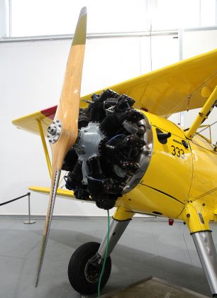 Boeing Stearman Doppeldecker A 75 N-1 - D-ERAX - Hangar 10 am Flugplatz Heringsdorf, Usedom Boeing Stearman Doppeldecker A 75 N-1 - D-ERAX - Hangar 10 am Flugplatz Heringsdorf, Usedom