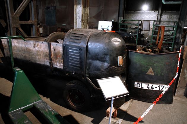 Industriemuseum Brandenburg/Havel - eine Dieselameise des VEB Werks Cunewalde mit 6 PS und 22 kmh Höchstgeschwindigkeit Industriemuseum Brandenburg/Havel - eine Dieselameise des VEB Werks Cunewalde mit 6 PS und 22 kmh Höchstgeschwindigkeit