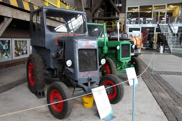 Industriemuseum Brandenburg an der Havel - die Traktoren 'Aktivist' und RS 01/40 'Pionier' aus der frühen DDR-Zeit Industriemuseum Brandenburg an der Havel - die Traktoren 'Aktivist' und RS 01/40 'Pionier' aus der frühen DDR-Zeit