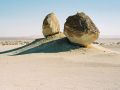 The Rocks - Piste im Grossen Sandmeer , Saharafahrt von Siwa nach Bahariya