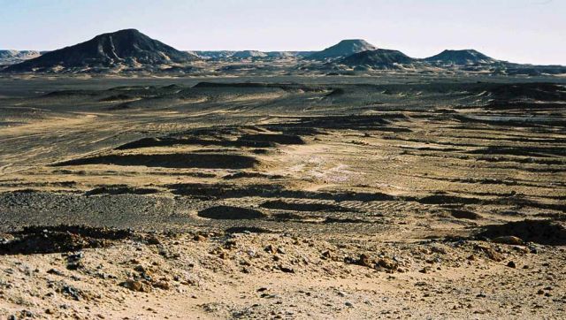 Black Desert - die Schwarze Wüste zwischen Bahariya und Farafra