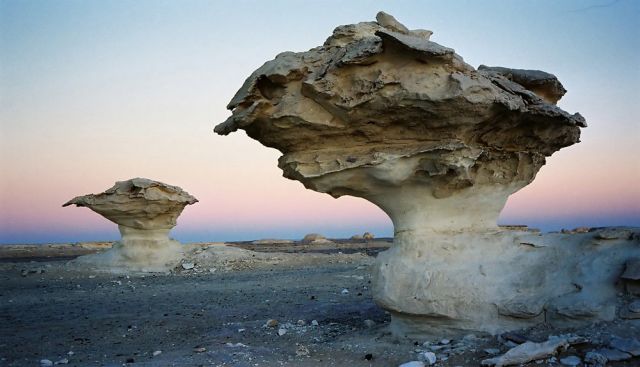 Bizarre Felsformationen in der Weissen Wüste nördlich von Farafra - the White Desert