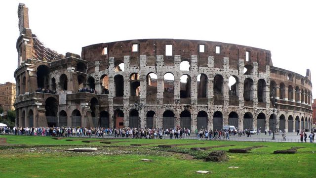 Städtereise Rom - Das Kolosseum, das grösste der im antiken Rom erbauten Amphitheater