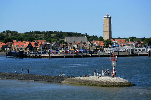 Brandaris, der 54 Meter hohe Leuchtturm in West-Terschelling - der älteste Leuchtturm der Niederlande aus dem Jahre 1594 Brandaris, der 54 Meter hohe Leuchtturm in West-Terschelling - der älteste Leuchtturm der Niederlande aus dem Jahre 1594