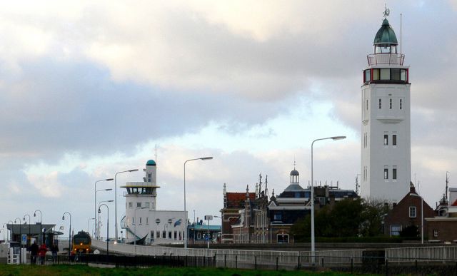Vuurtoren van Harlingen - der 21 Meter hohe alte Leuchtturm von Harlingen der Bauzeit 1920 bis 1922 wird heute als Ferienwohnung genutzt Vuurtoren van Harlingen - der 21 Meter hohe alte Leuchtturm von Harlingen der Bauzeit 1920 bis 1922 wird heute als Ferienwohnung genutzt
