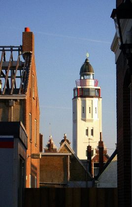 Vuurtoren van Harlingen - der 21 Meter hohe alte Leuchtturm von Harlingen der Bauzeit 1920 bis 1922 wird heute als Ferienwohnung genutzt Vuurtoren van Harlingen - der 21 Meter hohe alte Leuchtturm von Harlingen der Bauzeit 1920 bis 1922 wird heute als Ferienwohnung genutzt