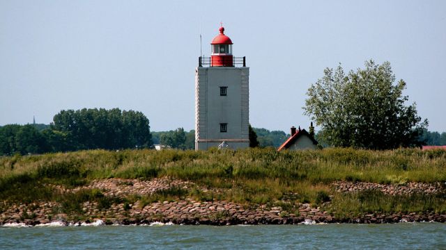 Vuurtoren De Ven, Oosterdijk - der denkmalgeschützte Leuchtturm nahe Enkhuizen am Ijsselmeer Vuurtoren De Ven, Oosterdijk - der denkmalgeschützte Leuchtturm nahe Enkhuizen am Ijsselmeer