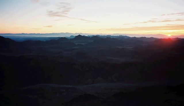 Mosesberg, Mt. Sinai... und immer wieder geht die Sonne auf, pünktlich um sechs Uhr morgens