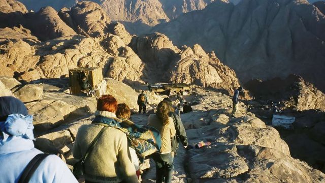 Mosesberg, Mt. Sinai - der Abstieg vom Gipfel des Berges Sinai beginnt gleich circa um 6 Uhr 30