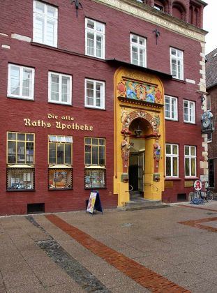Hansestadt Lüneburg - schmuckvolle Fassade in der kleinen Bäckerstrasse Hansestadt Lüneburg - schmuckvolle Fassade in der kleinen Bäckerstrasse