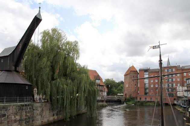 Hansestadt Lüneburg - Alter Kran und Abtsmühle an der Ilmenau