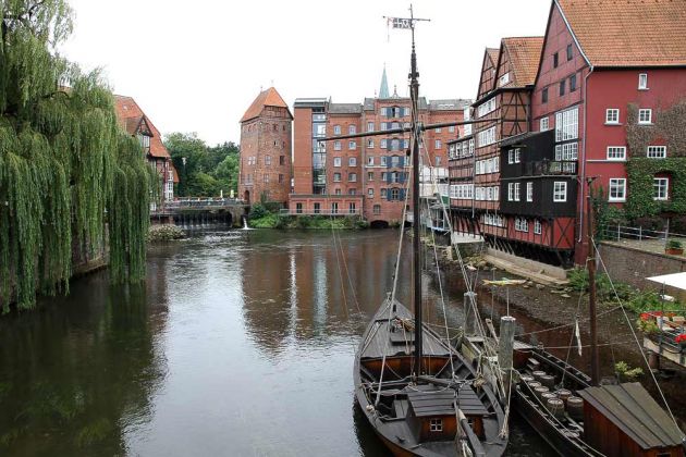Hansestadt Lüneburg - Stintmarkt und Abtsmühle an der Ilmenau Hansestadt Lüneburg - Stintmarkt und Abtsmühle an der Ilmenau