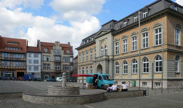 Mühlhausen, Thüringen - der Obermarkt am Steinweg mit dem ehemaligen Postgebäude Mühlhausen, Thüringen - der Obermarkt am Steinweg mit dem ehemaligen Postgebäude