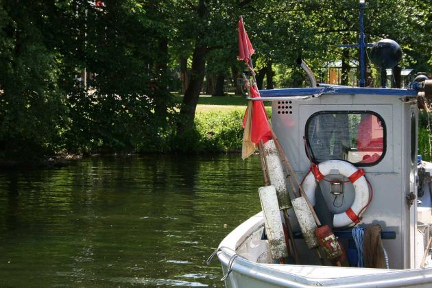 Inselstadt Ratzeburg - der kleine, geschützte Bootshafen vor dem historischen Rathaus Inselstadt Ratzeburg - der kleine, geschützte Bootshafen vor dem historischen Rathaus