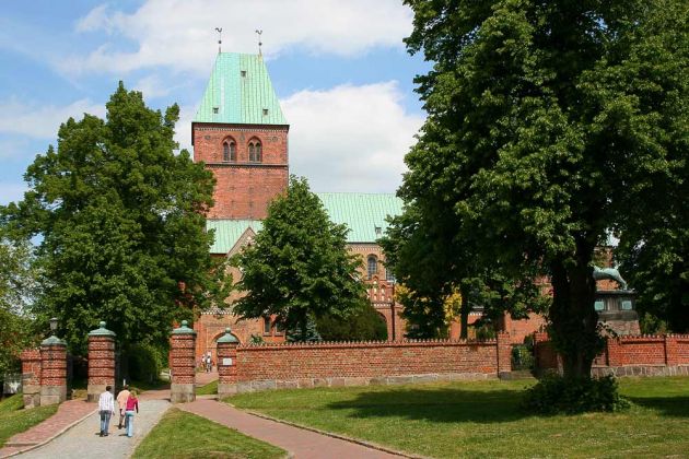 Inselstadt Ratzeburg - der romanische Dom auf der Domhalbinsel Inselstadt Ratzeburg - der romanische Dom auf der Domhalbinsel