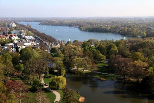 Hannover von oben - der Maschsee, im Vordergrund zeigt sich der Maschpark mit dem Maschteich Hannover von oben - der Maschsee, im Vordergrund zeigt sich der Maschpark mit dem Maschteich