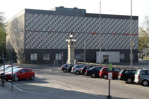 Die Landeshauptstadt Hannover - das Museum August Kestner am Trammplatz neben dem Neuen Rathaus Die Landeshauptstadt Hannover - das Museum August Kestner am Trammplatz neben dem Neuen Rathaus