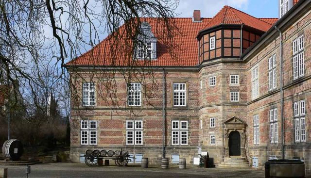Innenhof und Nordflügel des Schlosses Landestrost in Neustadt am Rübenberge