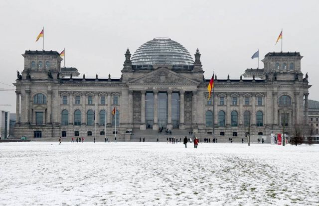 Berlin, Deutschlands Hauptstadt - das Reichstagsgebäude, der Sitz des deutschen Bundestages Berlin, Deutschlands Hauptstadt - das Reichstagsgebäude, der Sitz des deutschen Bundestages