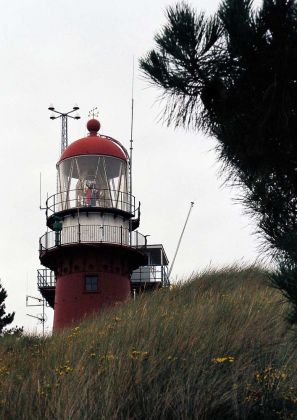 Vuurduin - der 18 Meter hohe Leuchtturm des Baujahres 1876 auf der Nordseeinsel Vlieland Vuurduin - der 18 Meter hohe Leuchtturm des Baujahres 1876 auf der Nordseeinsel Vlieland