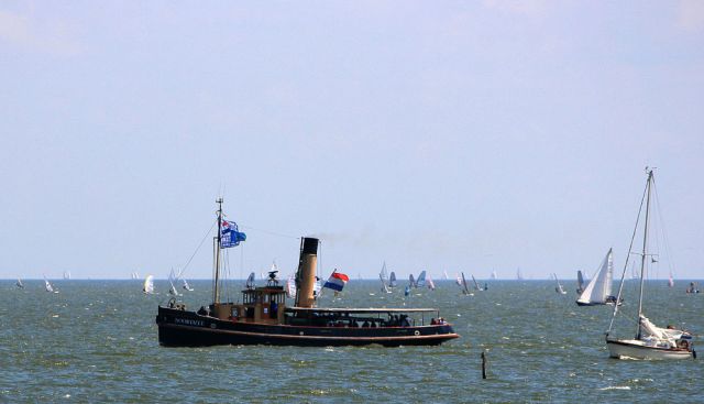 Dampfer Waddenzee - Ijsselmeer vor Medemblik, Niederlande