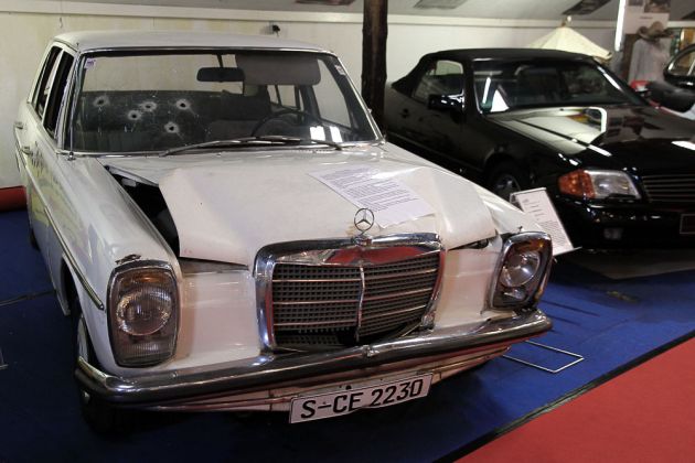 Mercedes-Benz 200/8 W 114/115, Baujahr 1973 - der zerschossene Begleitwagen beim RAF-Überfall auf Hanns Martin Schleyer Mercedes-Benz 200/8 W 114/115, Baujahr 1973 - der zerschossene Begleitwagen beim RAF-Überfall auf Hanns Martin Schleyer