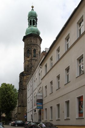 Die Pfarrkirche St. Erasmus und Pankratius mit der Bastei - Jelenia Góra, Hirschberg
