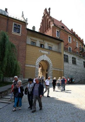 Der Wawelhügel mit dem Königsschloss und der Kathedrale in Krakau Der Wawelhügel mit dem Königsschloss und der Kathedrale in Krakau