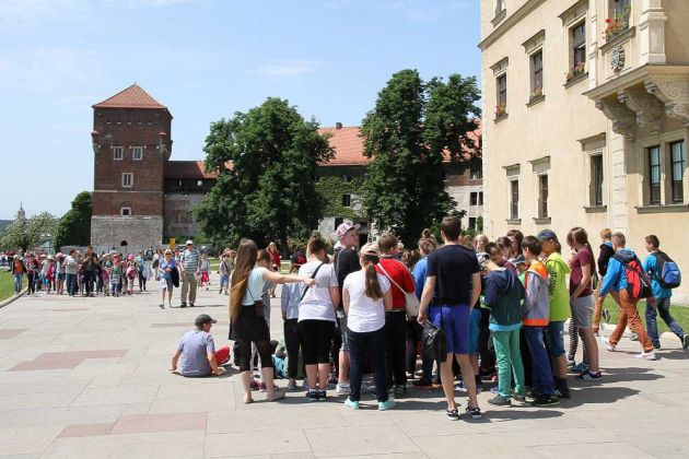 Der Wawelhügel mit dem Königsschloss und der Kathedrale in Krakau Der Wawelhügel mit dem Königsschloss und der Kathedrale in Krakau