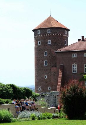 Der Wawelhügel mit dem Königsschloss und der Kathedrale in Krakau Der Wawelhügel mit dem Königsschloss und der Kathedrale in Krakau