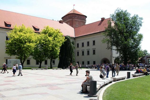 Der Wawelhügel mit dem Königsschloss und der Kathedrale in Krakau Der Wawelhügel mit dem Königsschloss und der Kathedrale in Krakau