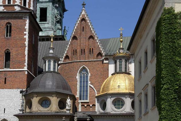 Der Wawelhügel mit dem Königsschloss und der Kathedrale in Krakau Der Wawelhügel mit dem Königsschloss und der Kathedrale in Krakau