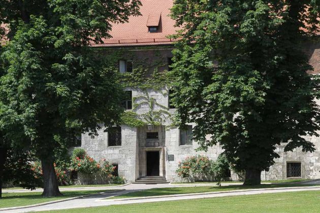 Der Wawelhügel mit dem Königsschloss und der Kathedrale in Krakau Der Wawelhügel mit dem Königsschloss und der Kathedrale in Krakau