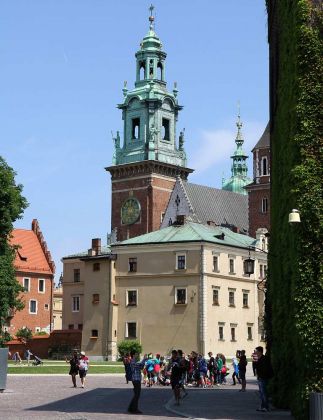 Der Wawelhügel mit dem Königsschloss und der Kathedrale in Krakau Der Wawelhügel mit dem Königsschloss und der Kathedrale in Krakau