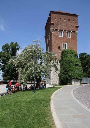Der Wawelhügel mit dem Königsschloss und der Kathedrale in Krakau Der Wawelhügel mit dem Königsschloss und der Kathedrale in Krakau