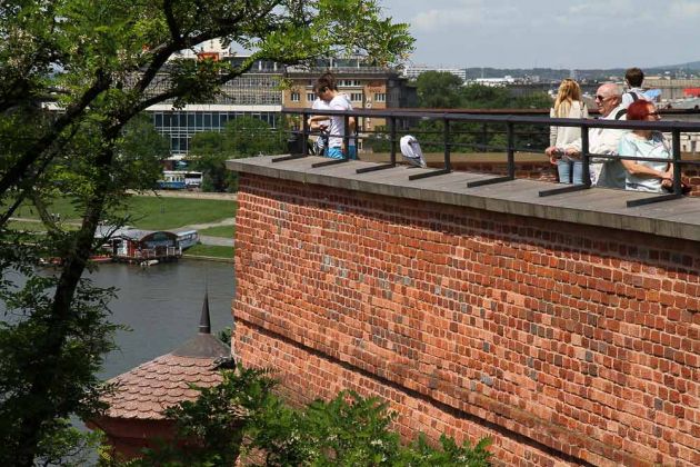 Die Weichsel unterhalb des Wawelhügels in Krakau Die Weichsel unterhalb des Wawelhügels in Krakau