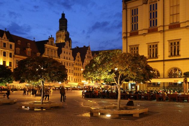 Der 'Ring', Marktplatz von Breslau zur Blauen Stunde - Städtereise Breslau