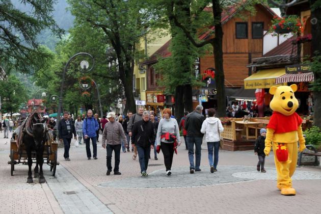 Zakopane im Nationalpark Hohe Tatra -in der Fussgängerzone und Flaniermeile Krupowki  Zakopane im Nationalpark Hohe Tatra -in der Fussgängerzone und Flaniermeile Krupowki
