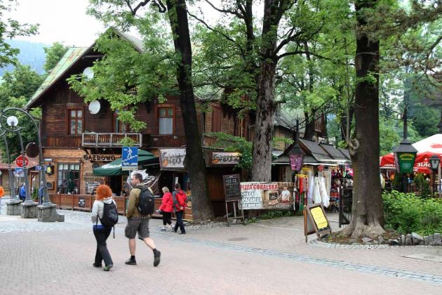 Zakopane im Nationalpark Hohe Tatra -in der Fussgängerzone und Flaniermeile Krupowki  Zakopane im Nationalpark Hohe Tatra -in der Fussgängerzone und Flaniermeile Krupowki