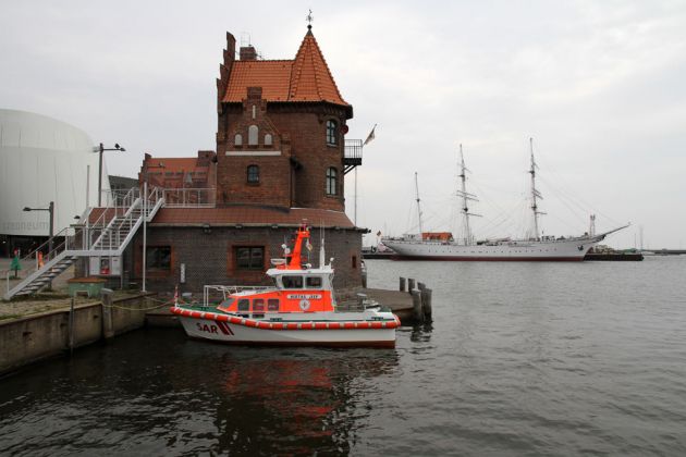 Hansestadt Stralsund - das denkmalgechützte Lotsenhaus am Hansakai