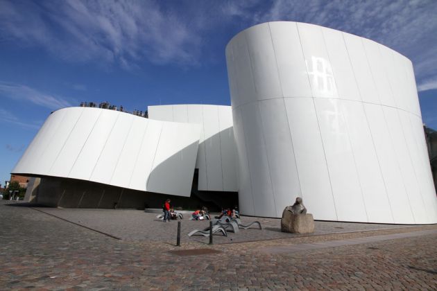 Hansestadt Stralsund, das futuristische Gebäude des Ozeaneums
