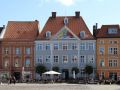 Hansestadt Stralsund - die Ostseite des Alten Marktes mit dem Commandantenhus, dem Schwedisch-Pommerschen Kommandantenhaus