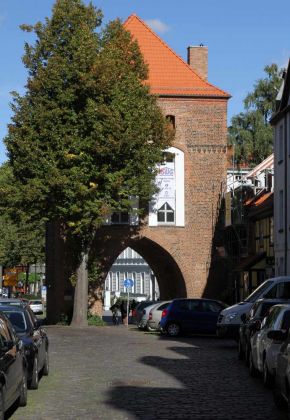 Hansestadt Stralsund - das historische Kniepertor aus dem 13. Jahrhundert