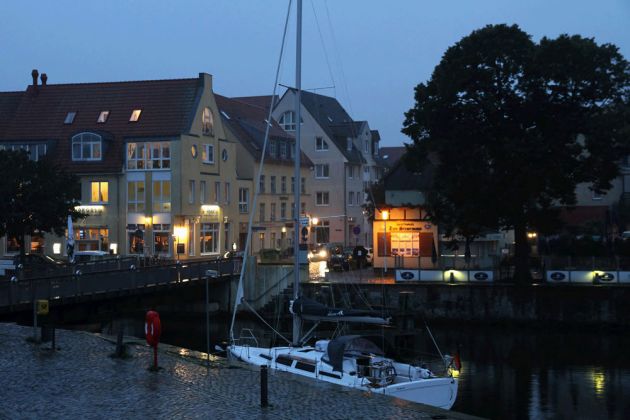 Hansestadt Stralsund - die 'Blaue Stunde' am Heiliggeistkanal