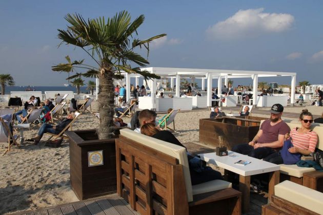 Ostseebad Warnemünde - eine Strandbar neben dem 'Teepott' Ostseebad Warnemünde - eine Strandbar neben dem 'Teepott'